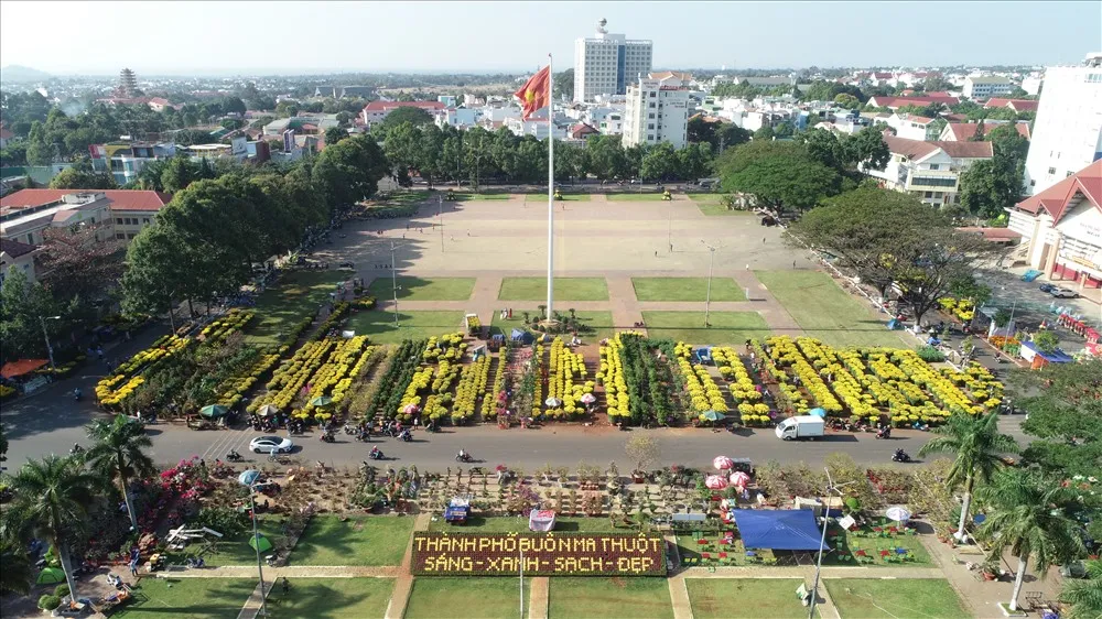 Ai ai cũng muốn sở hữu tấm vé máy bay để trở về tận hưởng không khí Tết ở quê hương