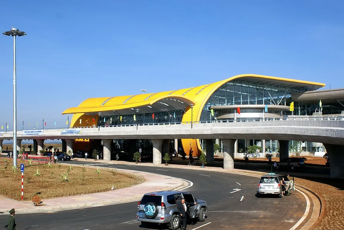 Sân bay Liên Khương cách trung tâm Đà Lạt khoảng 50 phút di chuyển