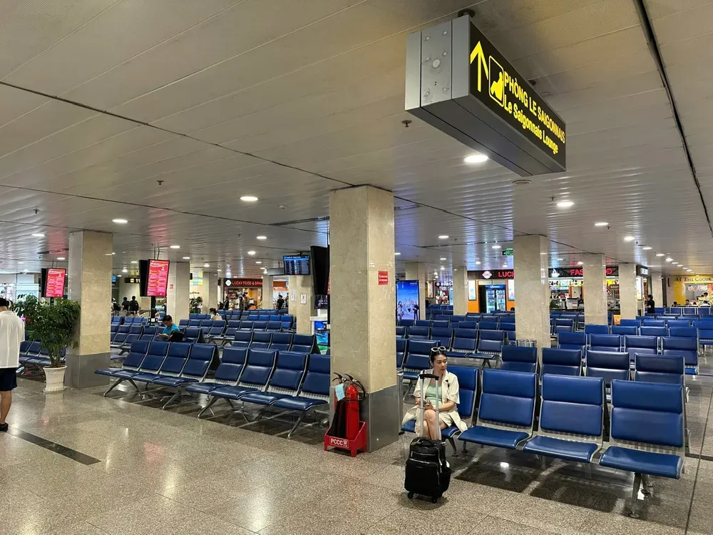 Sân bay Tân Sơn Nhất thưa thớt vào ngày đầu năm