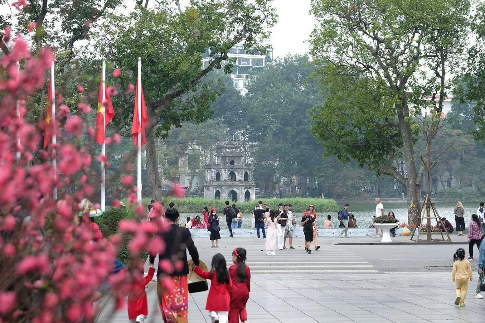 Đón không khí se lạnh của Tết Hà Nội