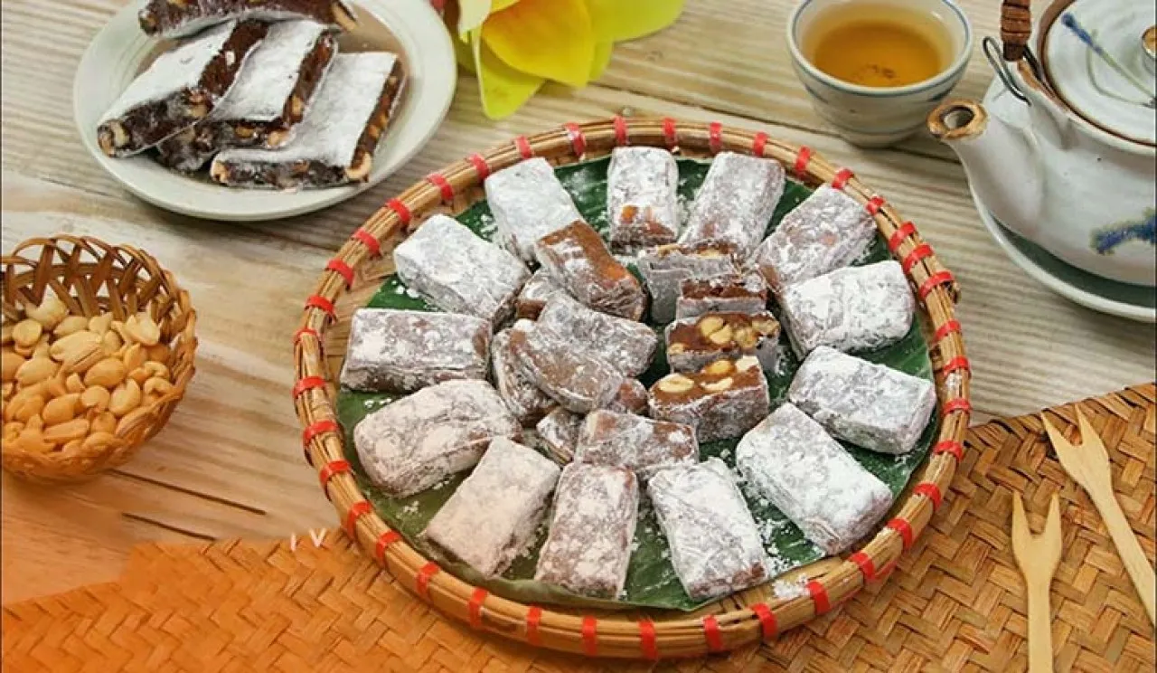 Bánh chè lam Cao Bằng mềm dẻo, ngọt thanh và ấm áp, mang đến trải nghiệm ẩm thực khó quên.