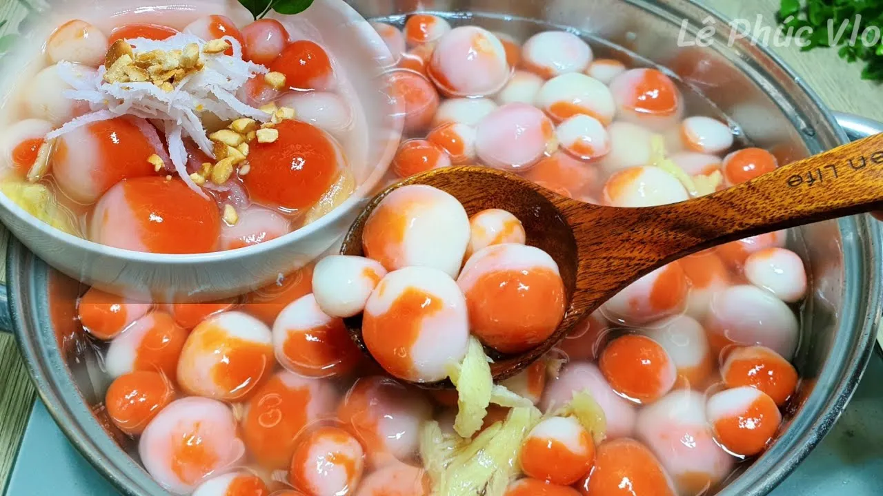 Bánh Coóng Phù mềm mịn, ngọt thanh, mang hương vị núi rừng Tây Bắc nguyên bản.