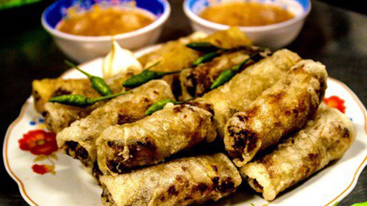 Chả dông, món đặc sản không thể bỏ lỡ khi du lịch Tuy Hoà, vừa giòn, vừa béo, vừa thơm.