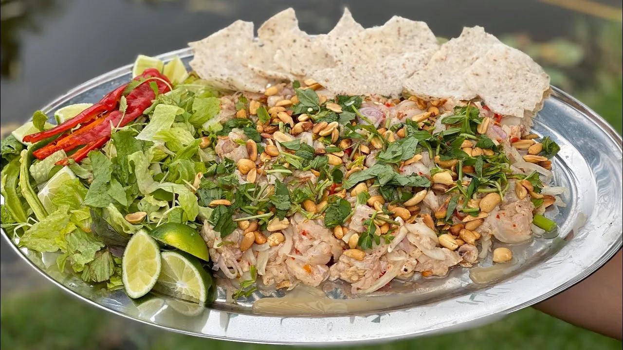 Gỏi cá nhám là đặc sản không thể bỏ qua ở Côn Đảo.