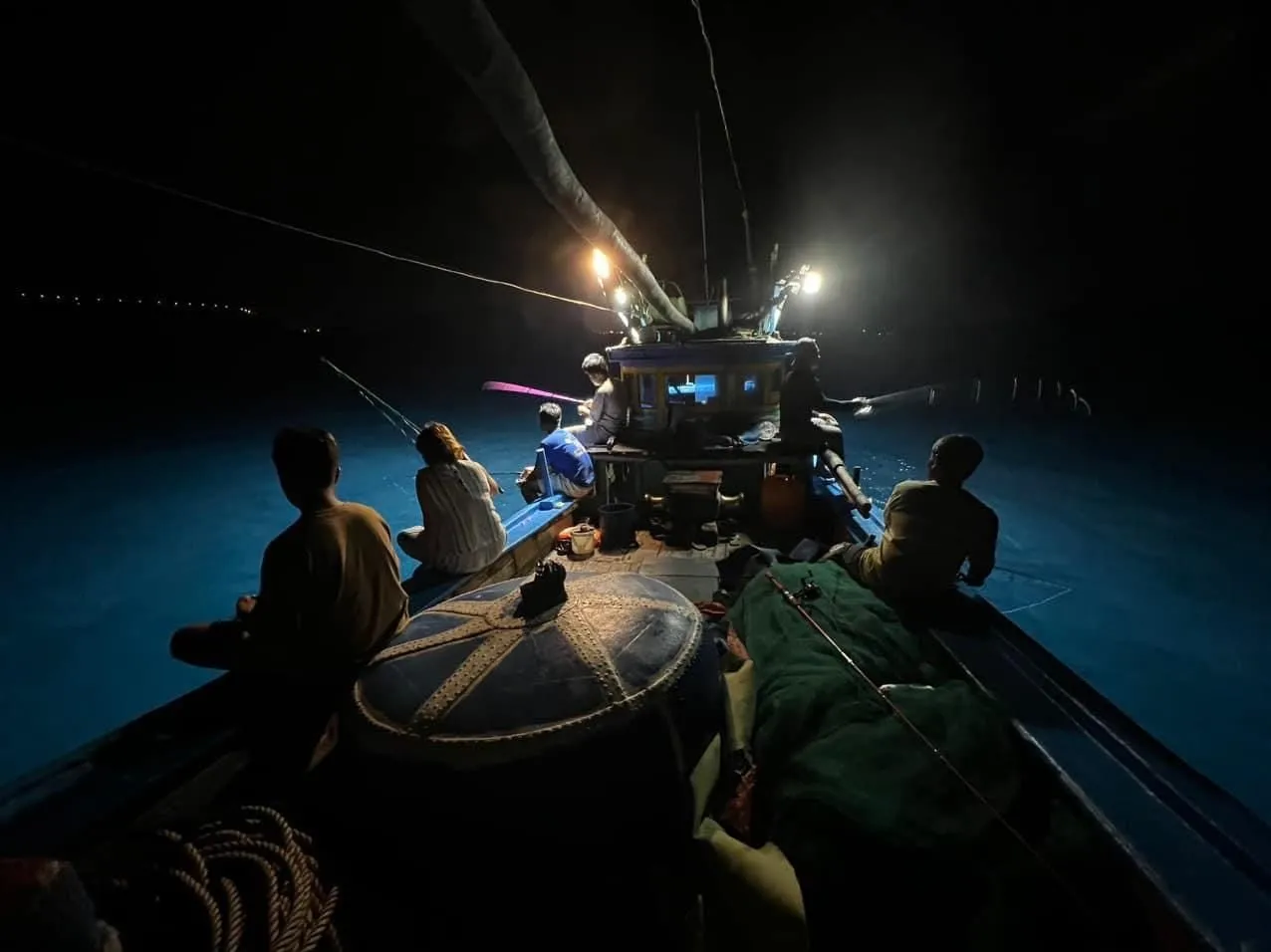 Câu mực là trải nghiệm thú vị khi du khách muốn gần gũi với nhịp sống biển cả.