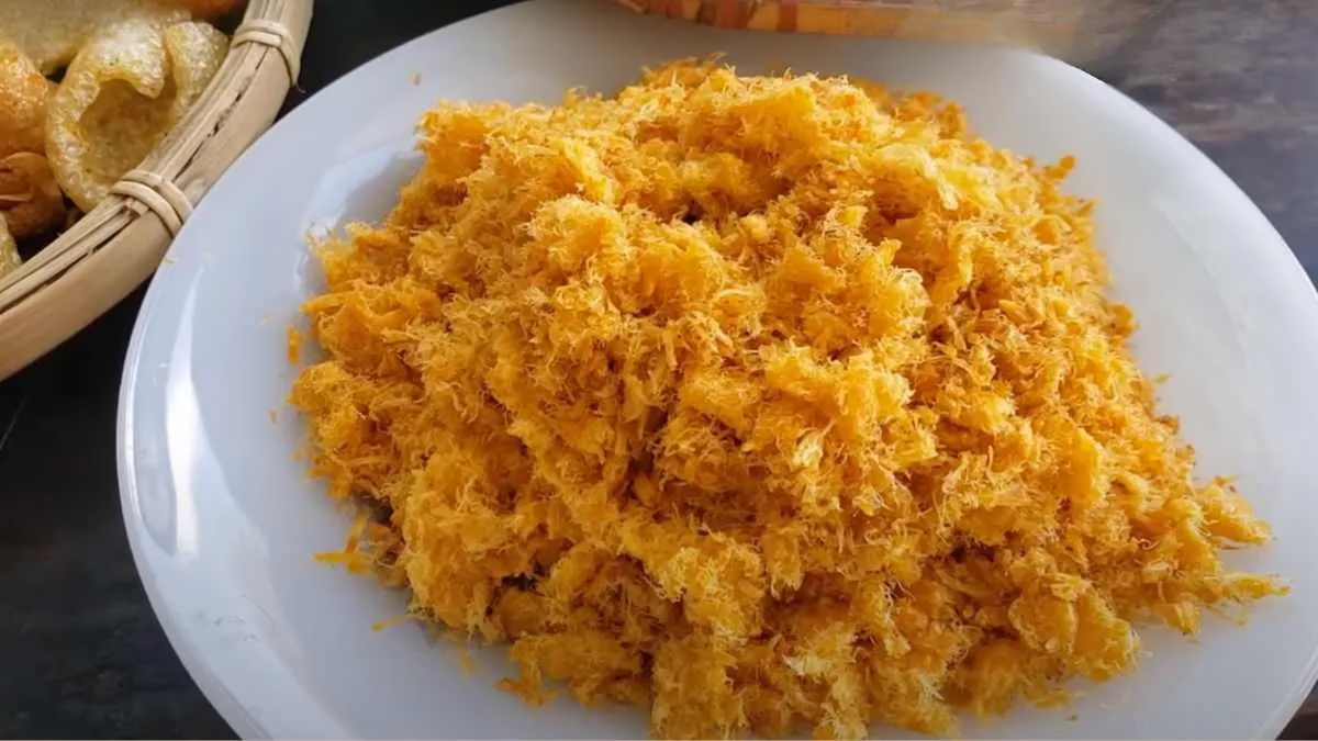 Ruốc tôm là món quà quê mộc mạc nhưng khiến ai từng thử cũng nhớ mãi hương vị đặc trưng.