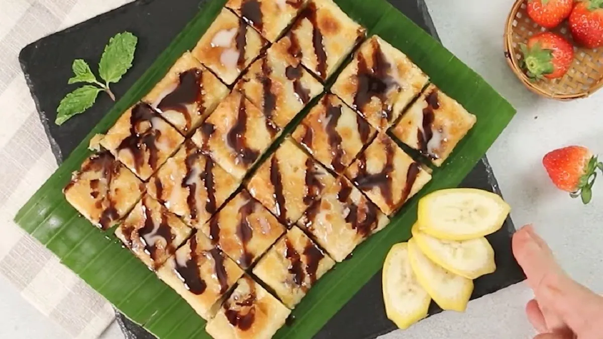 Roti thường được kết hợp cùng trứng, chuối hoặc sữa đặc.