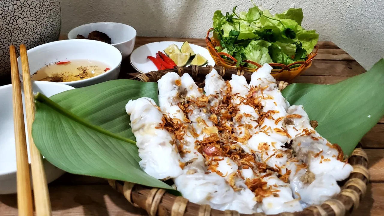 Hương vị bánh cuốn Thanh Hóa mộc mạc nhưng dễ gây thương nhớ từ lần đầu thưởng thức.