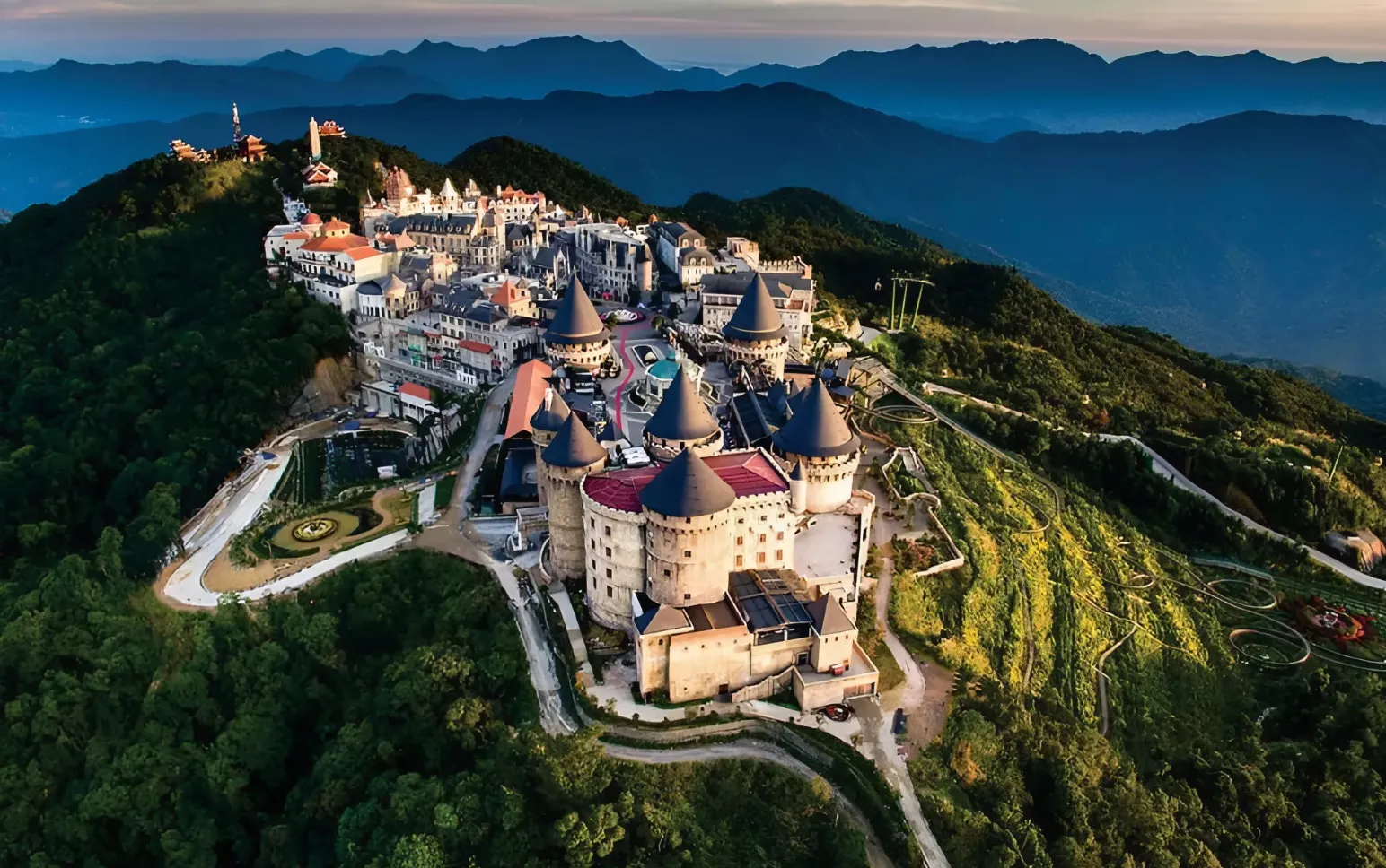 Bà Nà Hills là một địa điểm không thể bỏ qua khi đến Đà Nẵng.