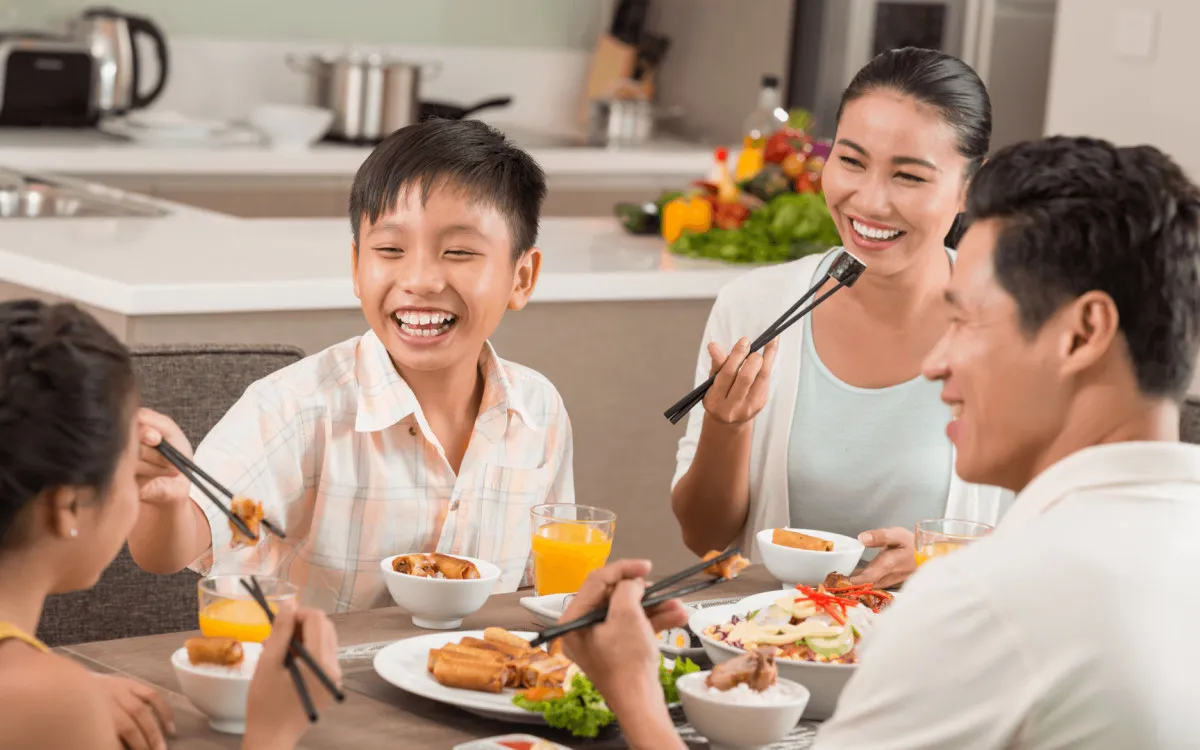 Tết là dịp đặc biệt để quây quần cùng ăn bữa cơm gia đình.