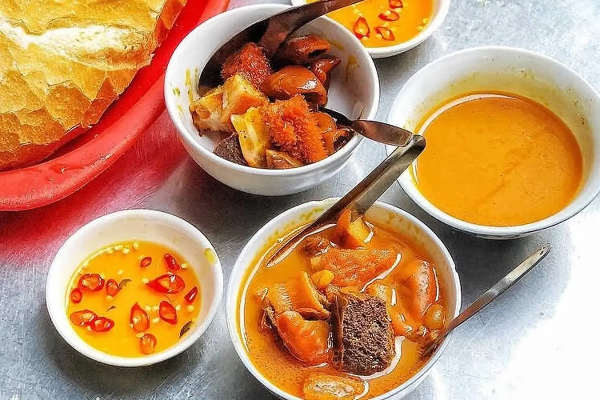 Phá lấu có hương vị đặc trưng không thể bỏ qua