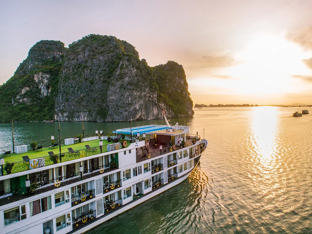 Trải nghiệm nghỉ dưỡng 5 sao trên du thuyền ở vịnh