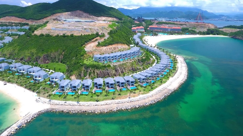 Hòn Tre, thiên đường nghỉ dưỡng và giải trí đẳng cấp