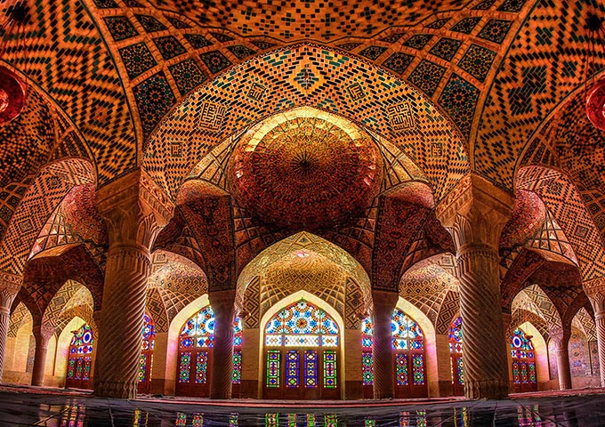 Vé máy bay khuyến mãi đi Iran tham quan Nhà Thờ Hồi Giáo Nasir, Shiraz