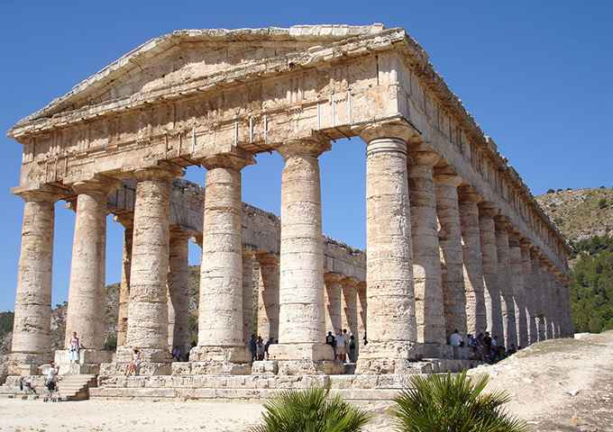 Vé máy bay khuyến mãi đi Sicily tham quan Ngôi đền ở Segesta