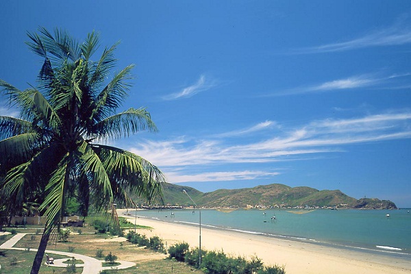 Vé máy bay giá rẻ ngắm biển đảo Quy Nhơn