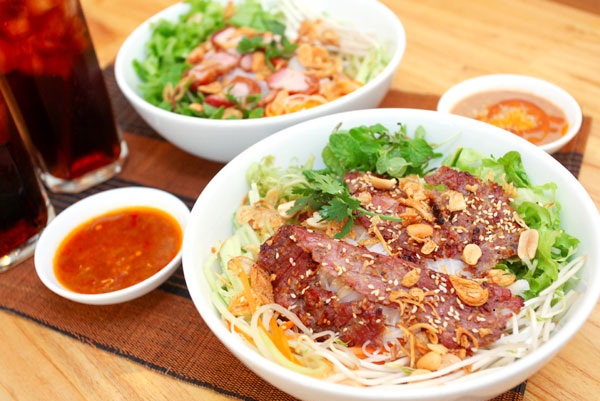 Vé máy bay giá rẻ đi Đà Nẵng thưởng thức ẩm thực