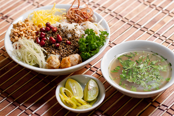 Vé máy bay giá rẻ thưởng thức ẩm thực Huế