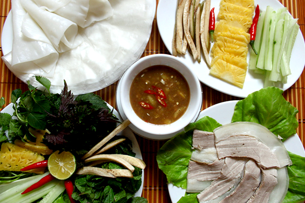 Thịt luộc chấm mắm nêm