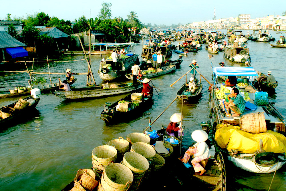 Chợ nổi Cái Bè