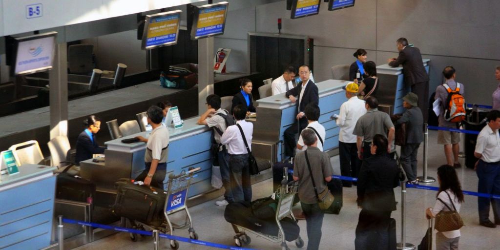 Những điều cần lưu ý khi đi máy bay lần đầu