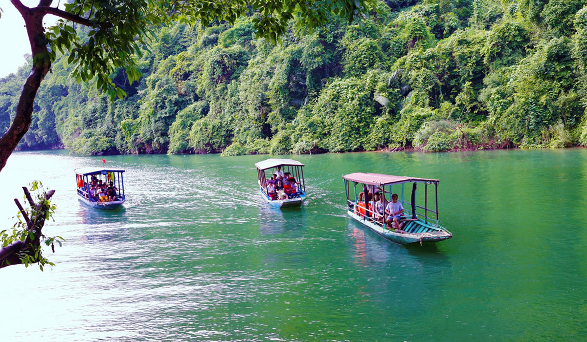 Vé máy bay giá rẻ tháng 4