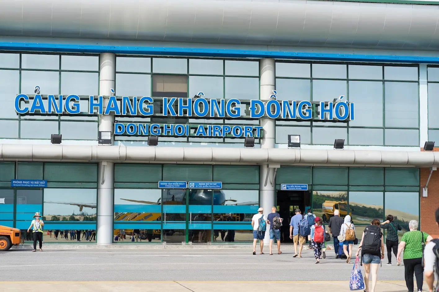 Sân bay Đồng Hới chỉ cách trung tâm khoảng 15 phút di chuyển