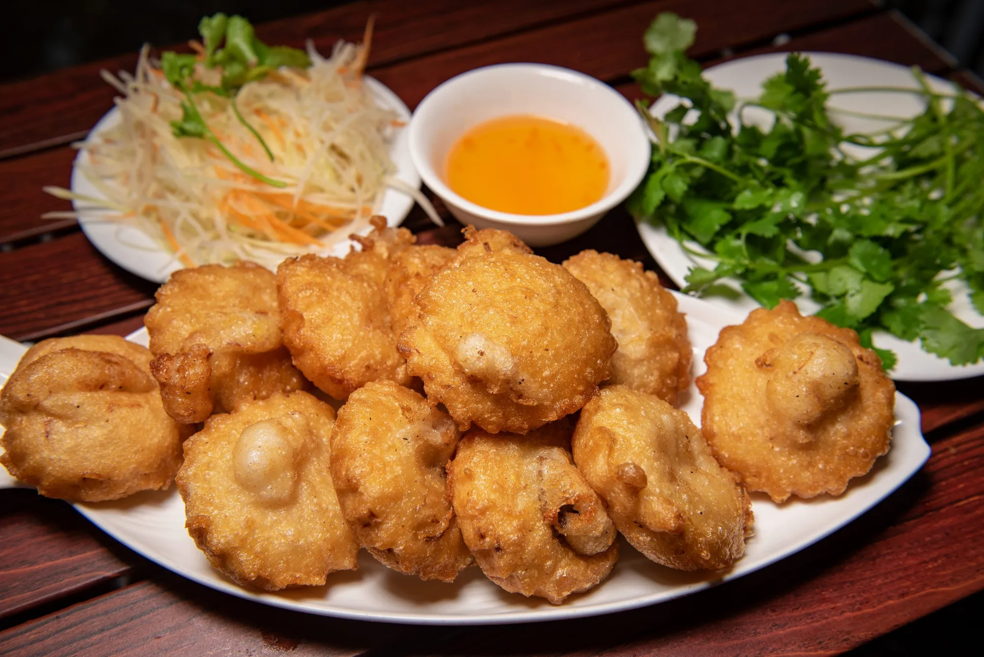 Bánh áp chao vàng ươm, giòn rụm bên ngoài và mềm thơm bên trong, mang đậm hương vị vùng cao.
