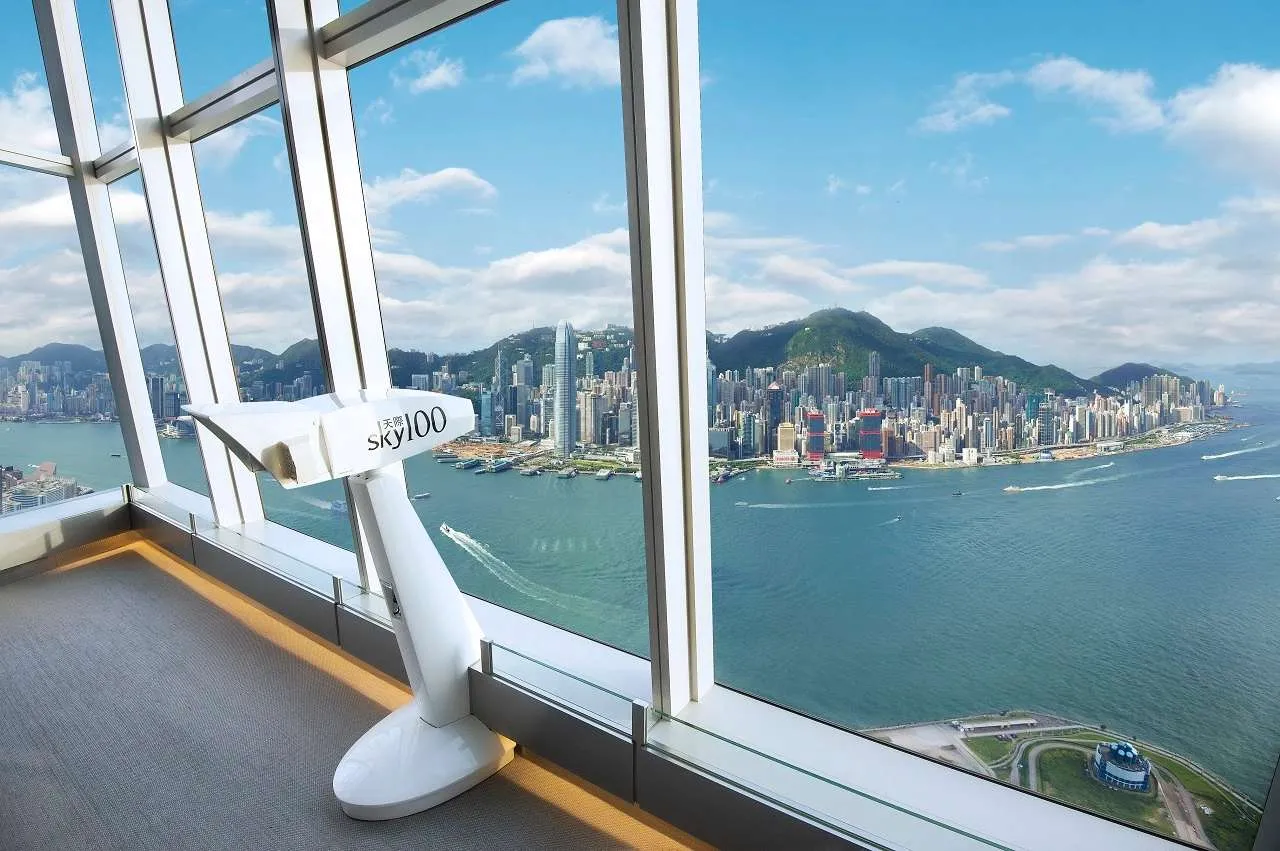 Sky100 là điểm đến quen thuộc cho những ai yêu thích ngắm cảnh trên cao.