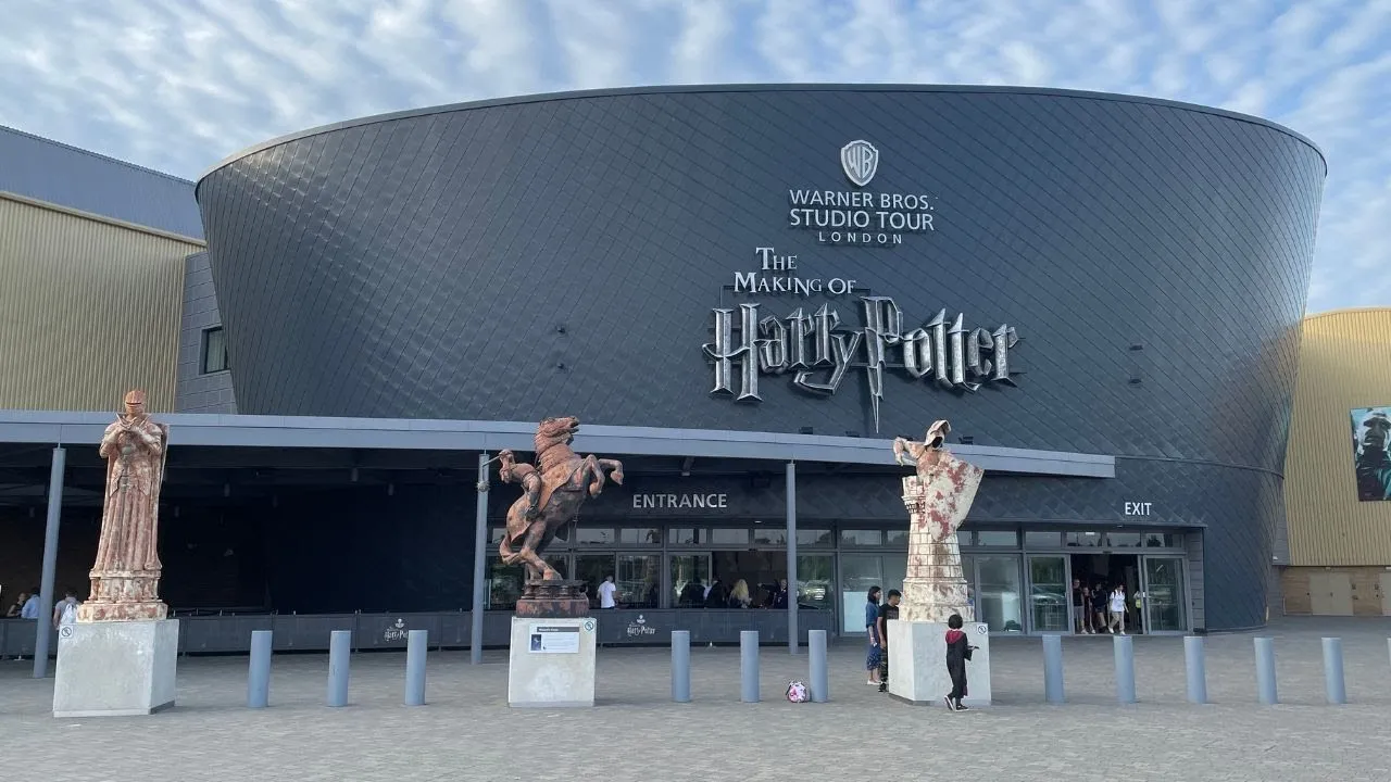 Warner Bros. Studio Tour London là nơi mọi kỷ niệm điện ảnh sống dậy.