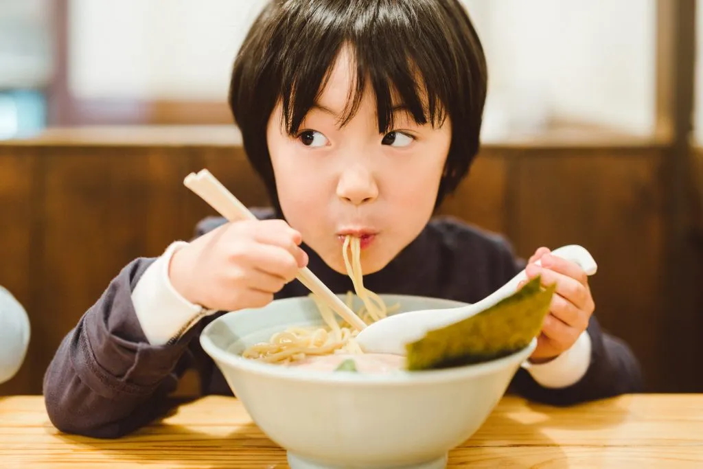 Húp xì xụp là dấu hiệu cho biết bạn thưởng thức bữa ăn rất ngon miệng.