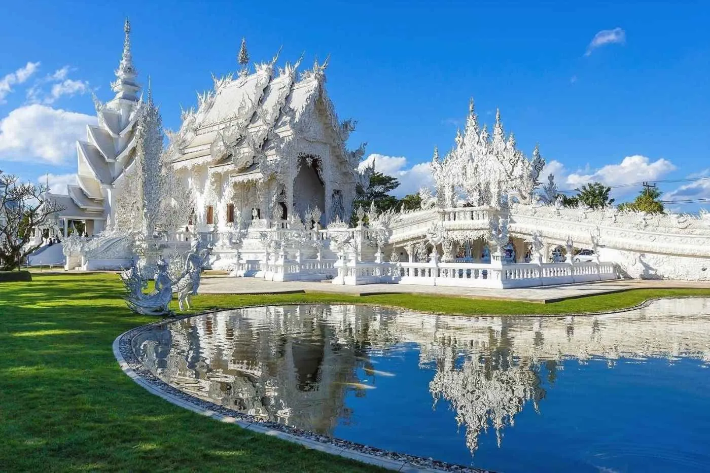 Mùa mưa ở Thái Lan không kéo dài quá lâu, đây cũng là thời điểm có chi phí du lịch thấp nhất trong năm.