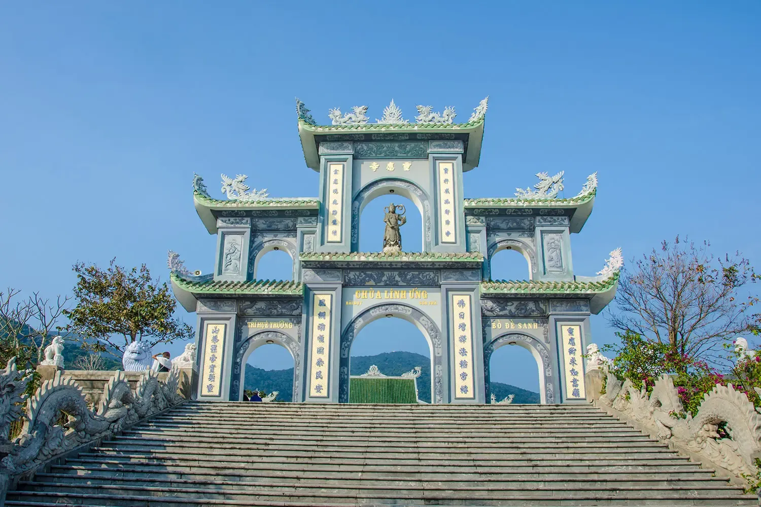 Chùa Linh Ứng là điểm tham quan tâm linh nổi bật tại Đà Nẵng.