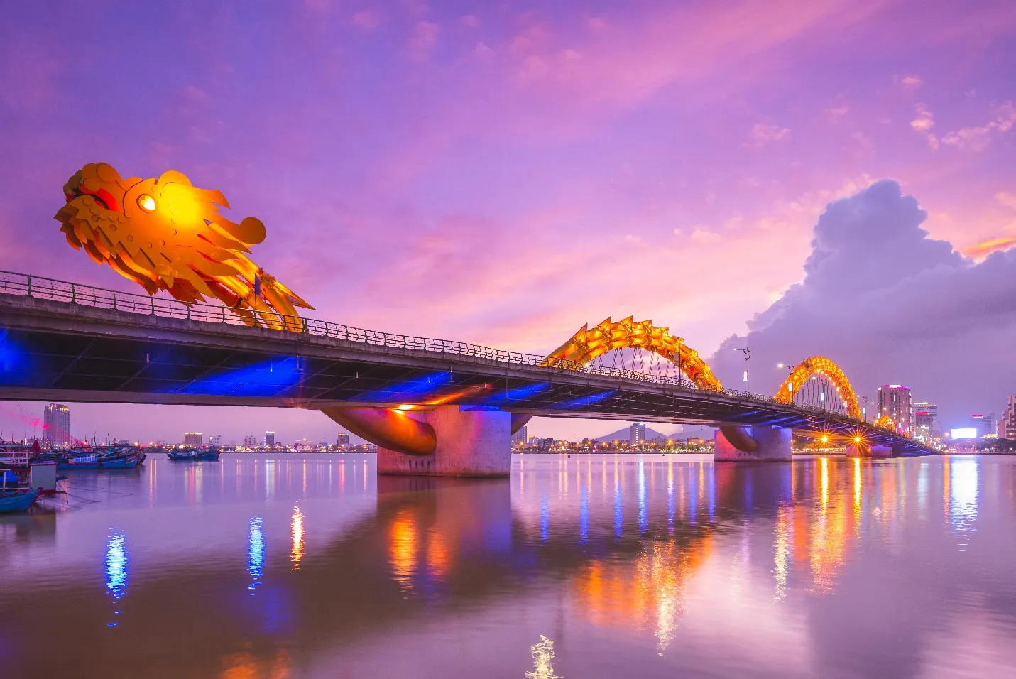 Cầu Rồng là biểu tượng của Đà Nẵng.