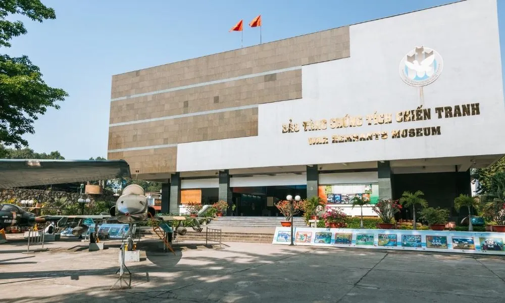 Bảo tàng Chứng tích Chiến tranh là điểm đến gợi nhắc về quá khứ đầy đau thương nhưng cũng rất đỗi kiên cường của dân tộc.