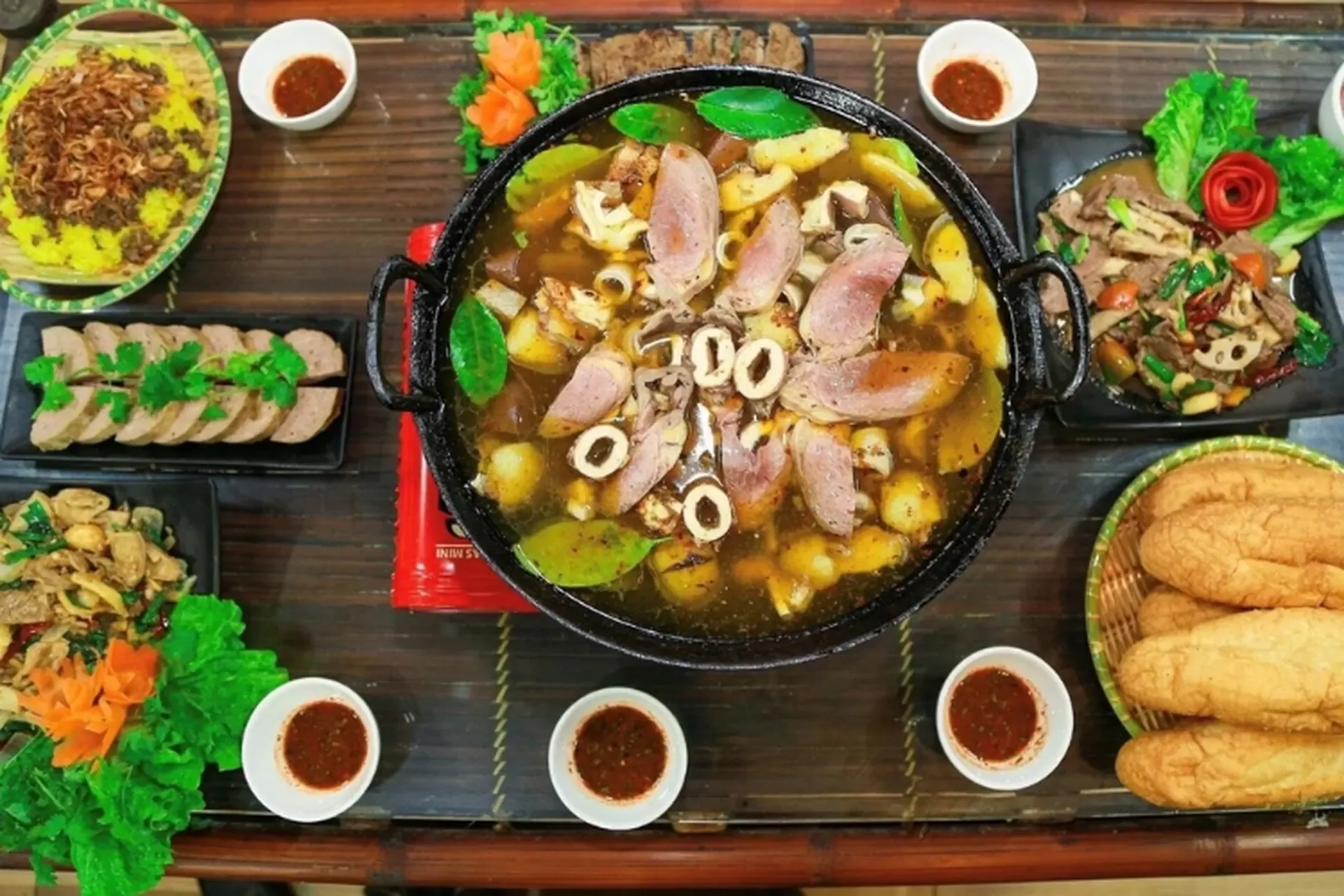 Thắng cố, món ăn đậm đà hương vị địa phương